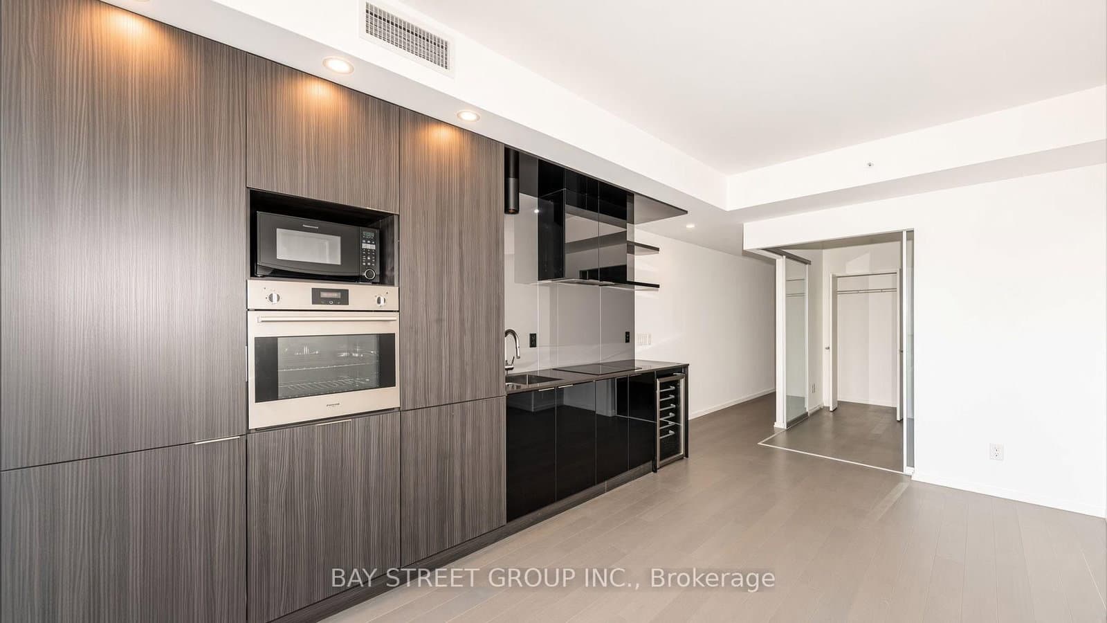 70 Temperance Street, Unit 2012 thumbnail 4
