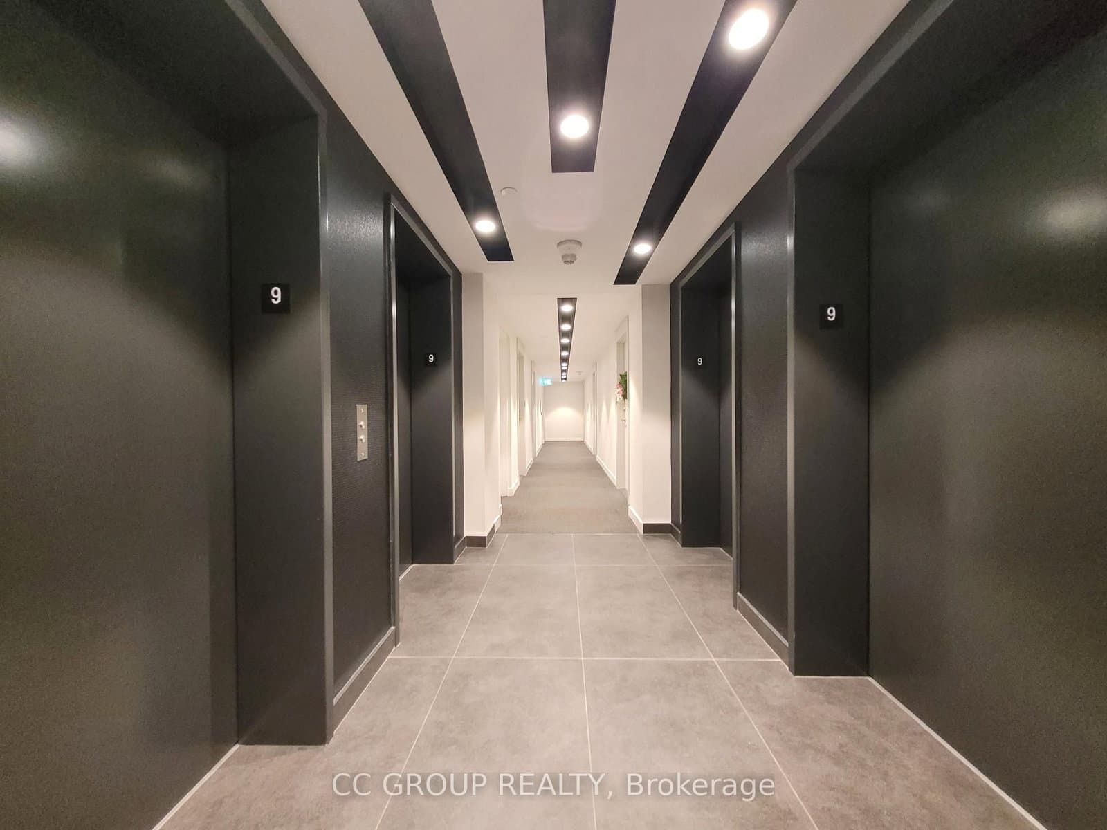99 Broadway Avenue, Unit 901 thumbnail 4