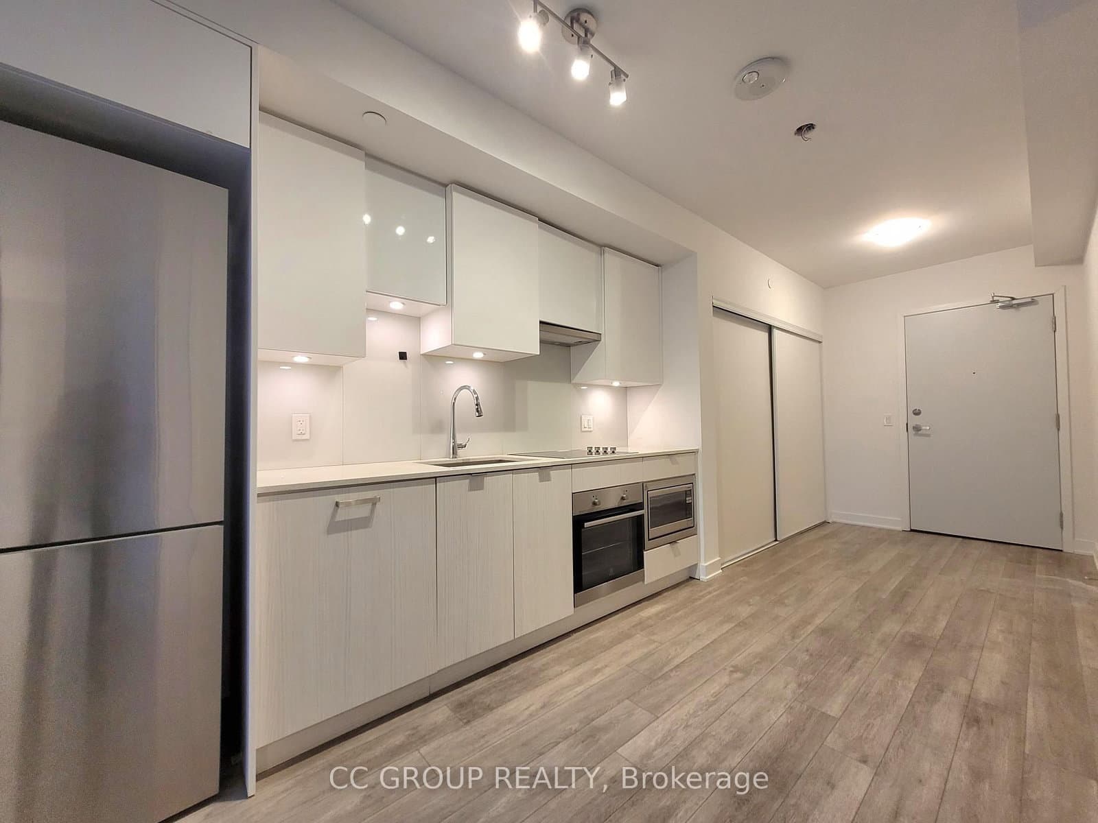 99 Broadway Avenue, Unit 901 thumbnail 8