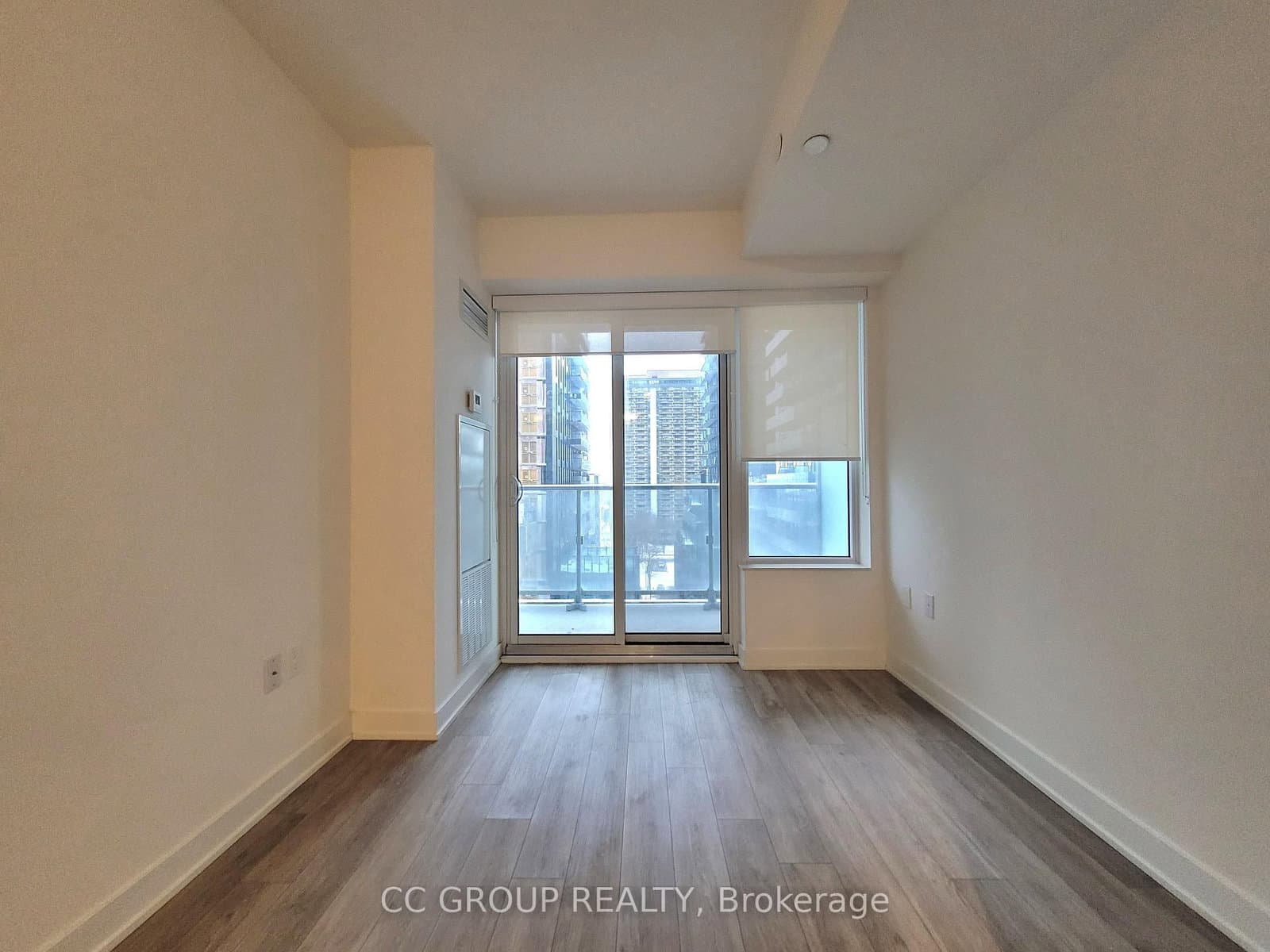 99 Broadway Avenue, Unit 901 thumbnail 9