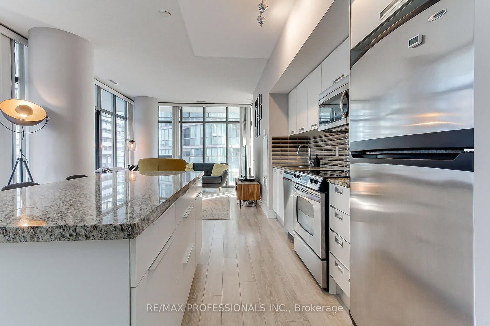33 Charles Street E, Unit 710 thumbnail 13