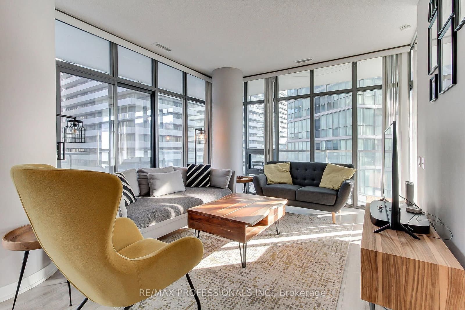 33 Charles Street E, Unit 710 thumbnail 18