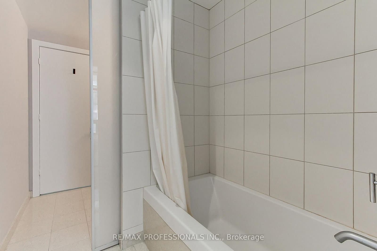 33 Charles Street E, Unit 710 thumbnail 24