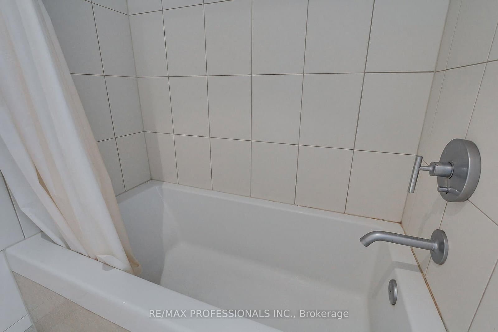 33 Charles Street E, Unit 710 thumbnail 25