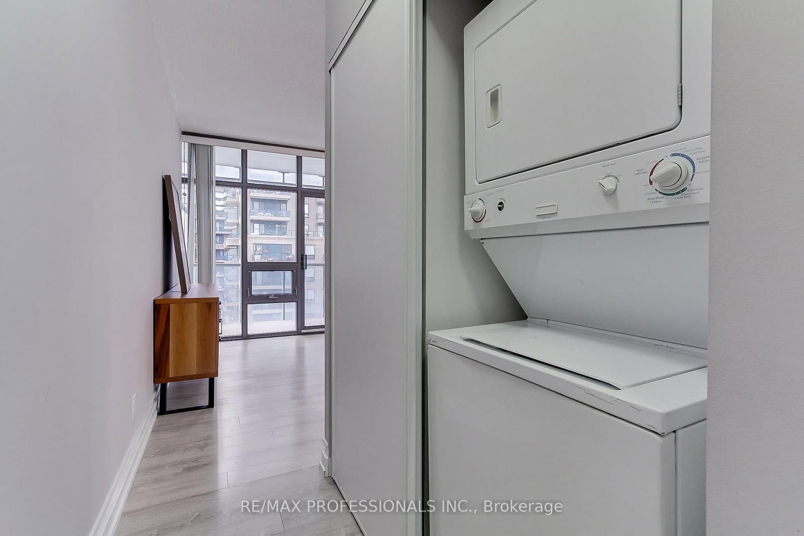 33 Charles Street E, Unit 710 thumbnail 27