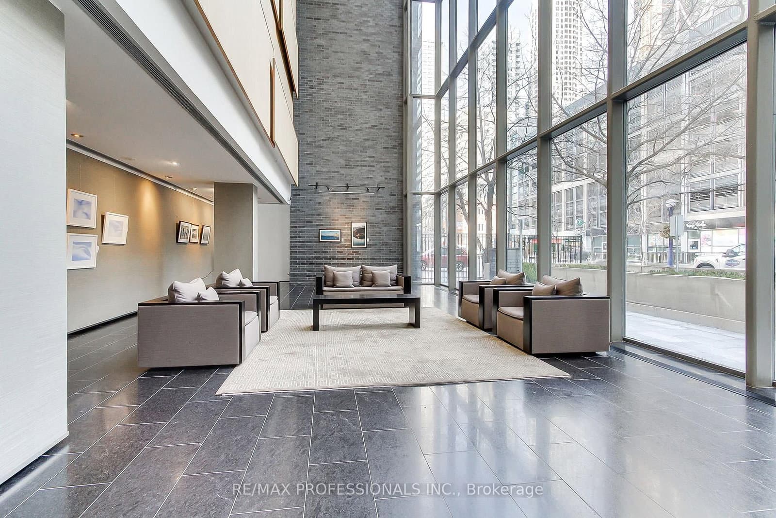 33 Charles Street E, Unit 710 thumbnail 3