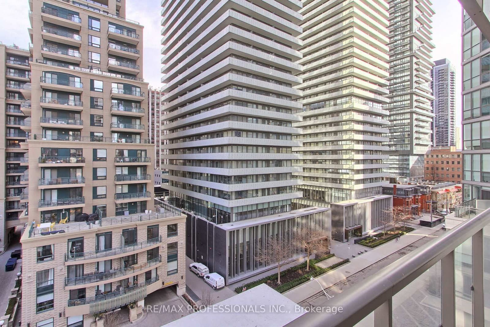 33 Charles Street E, Unit 710 thumbnail 32