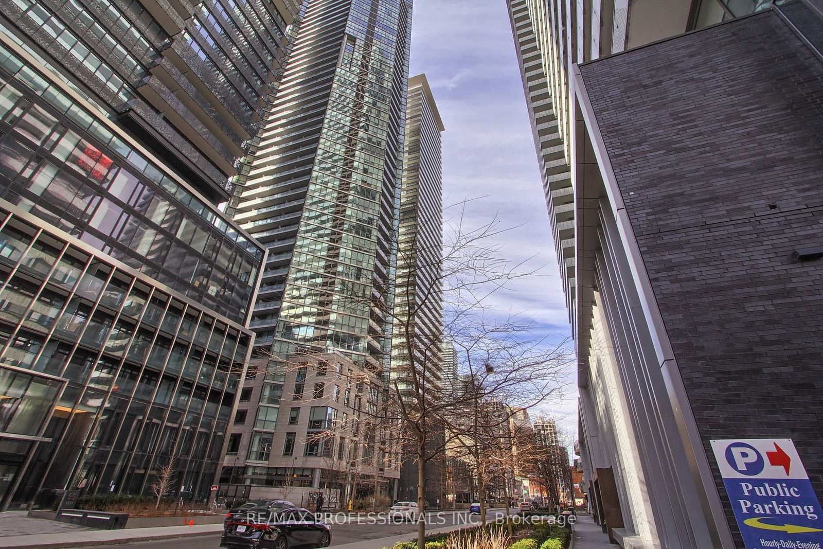 33 Charles Street E, Unit 710 thumbnail 33