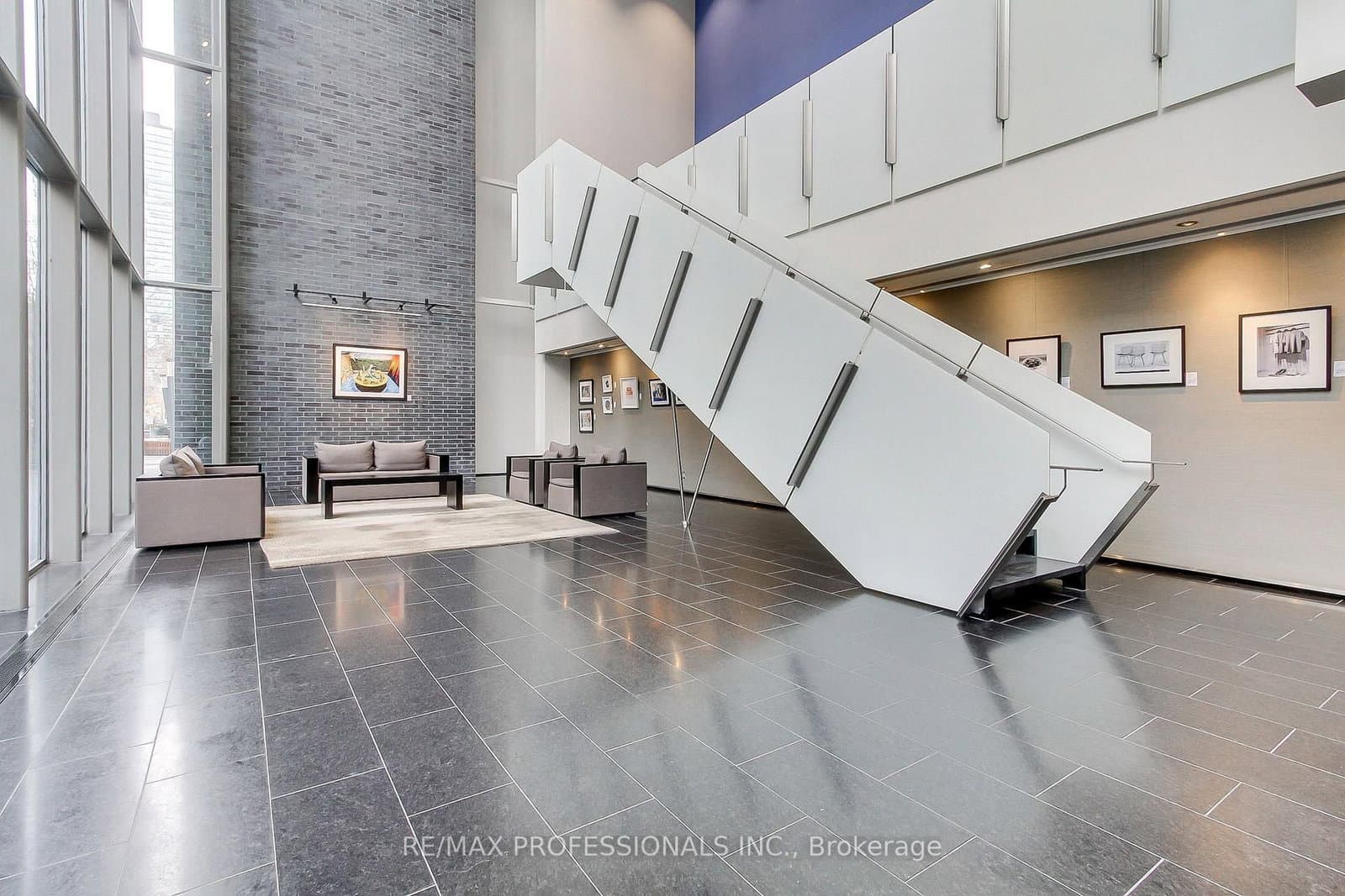 33 Charles Street E, Unit 710 thumbnail 4
