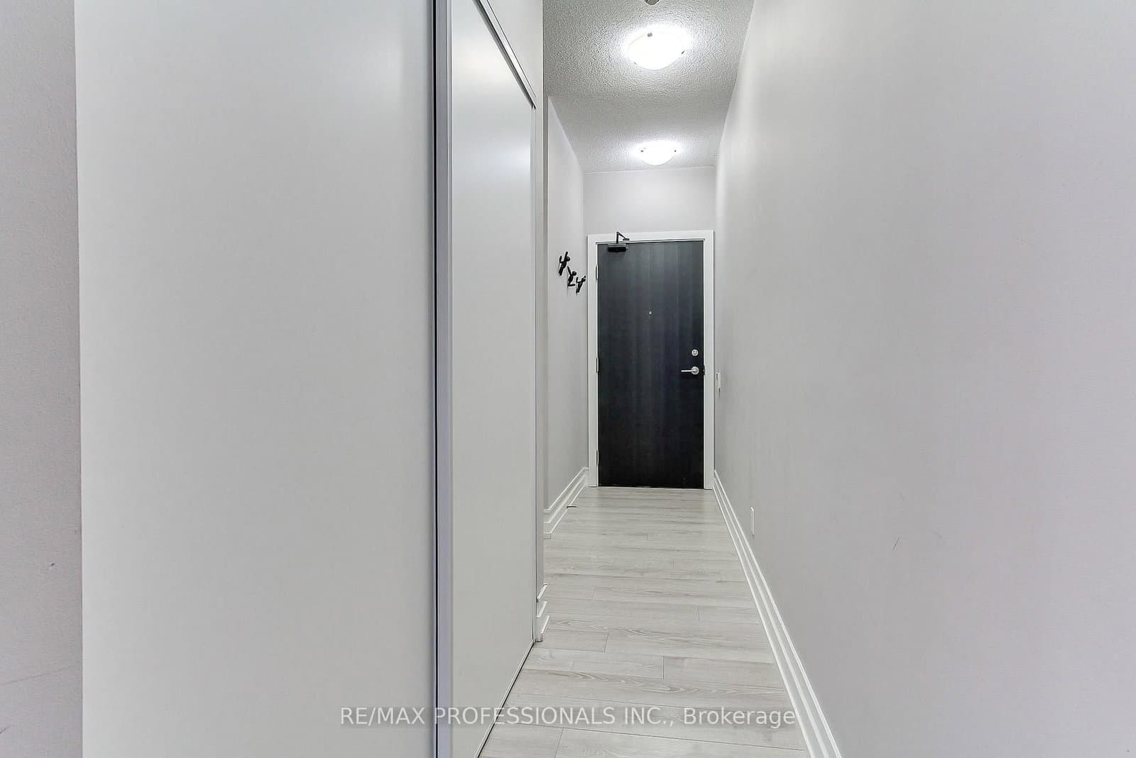 33 Charles Street E, Unit 710 thumbnail 7