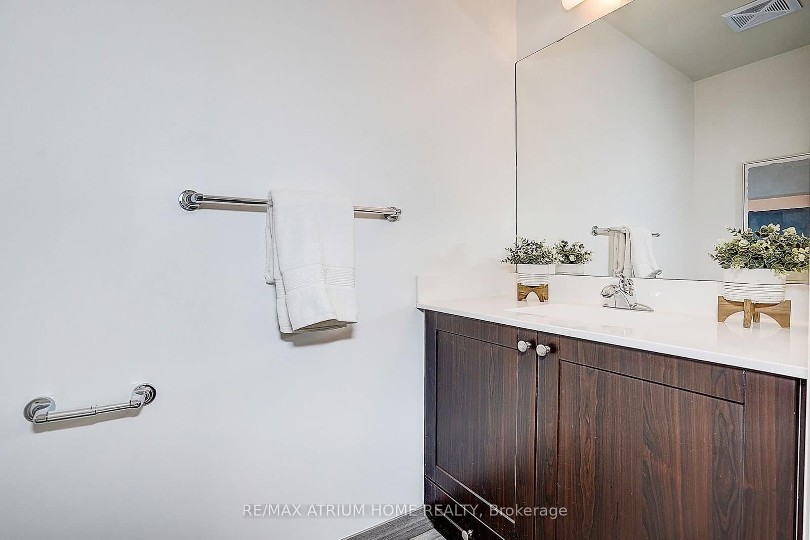 55 Ann O'reilly Road, Unit 810 thumbnail 25