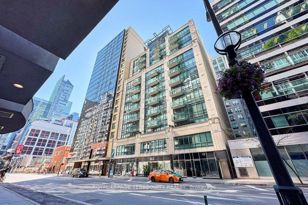 263 Wellington Street W, Unit 903 - Image 1