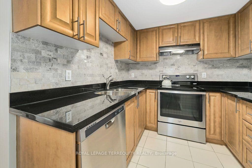 263 Wellington Street W, Unit 903 thumbnail 11