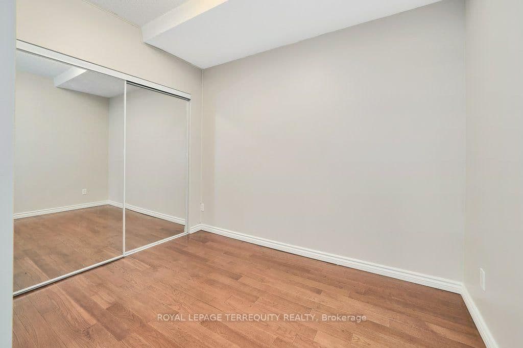 263 Wellington Street W, Unit 903 thumbnail 13