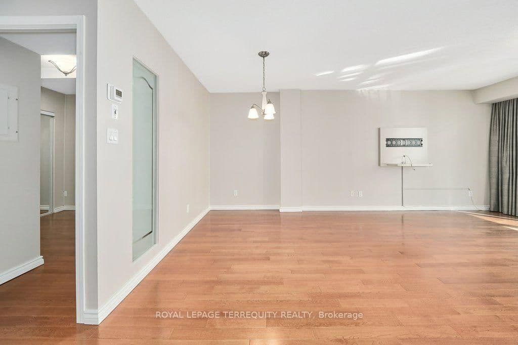 263 Wellington Street W, Unit 903 thumbnail 17