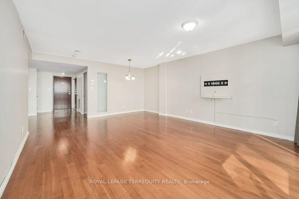 263 Wellington Street W, Unit 903 thumbnail 18