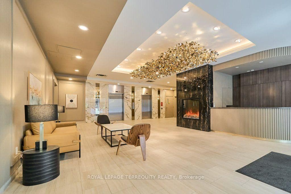 263 Wellington Street W, Unit 903 thumbnail 4