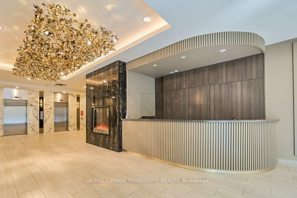 263 Wellington Street W, Unit 903 thumbnail 6