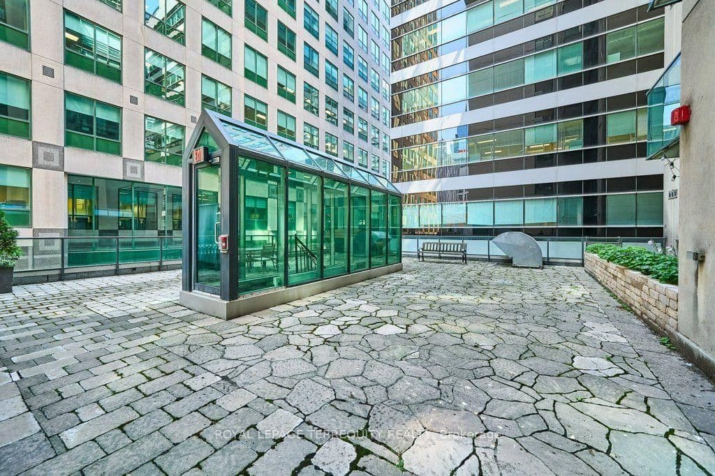 263 Wellington Street W, Unit 903 thumbnail 7