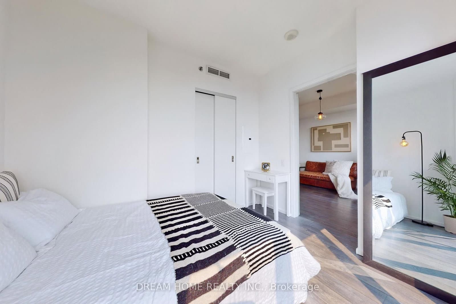 5 St Joseph Street, Unit 3801 thumbnail 7