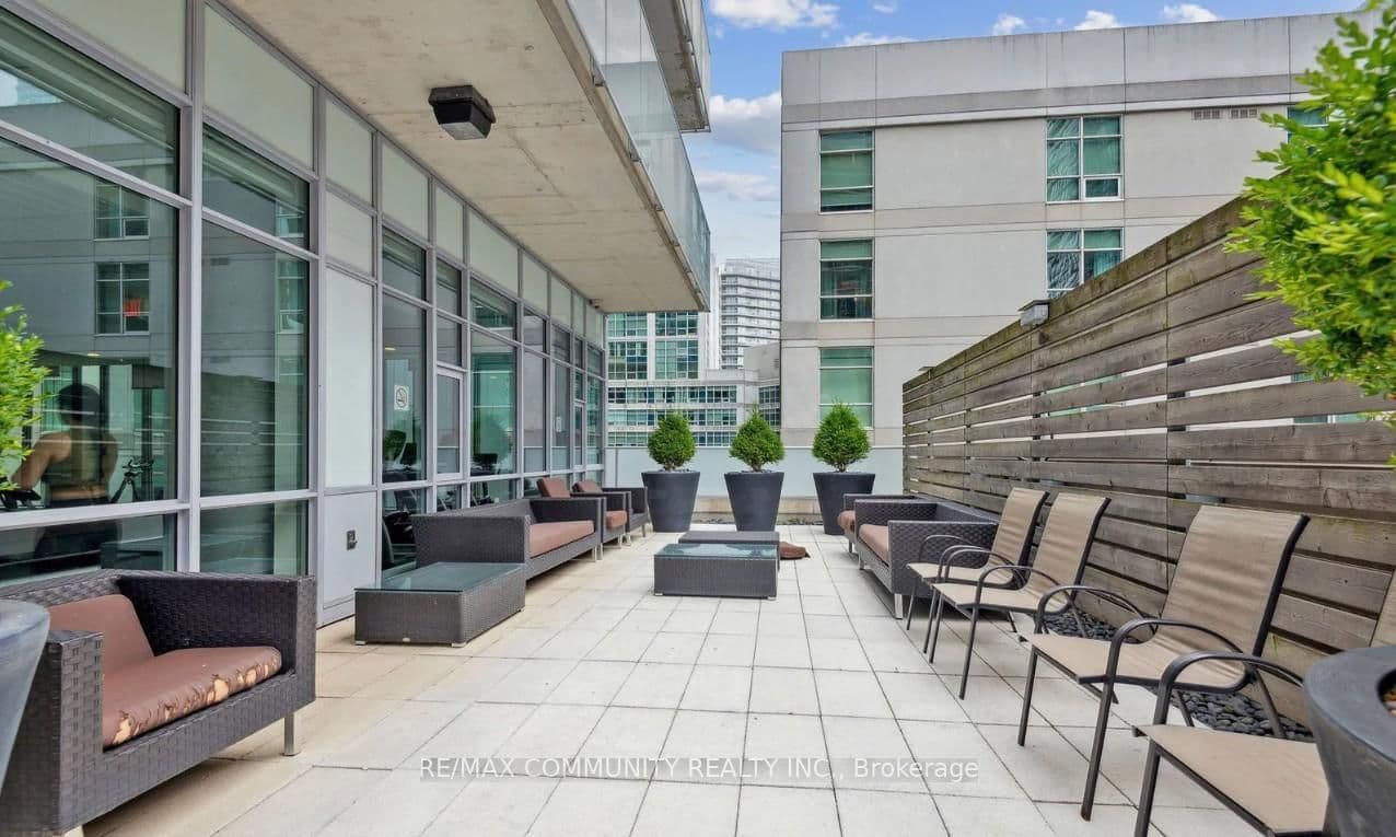 375 King Street W, Unit 1708 thumbnail 23