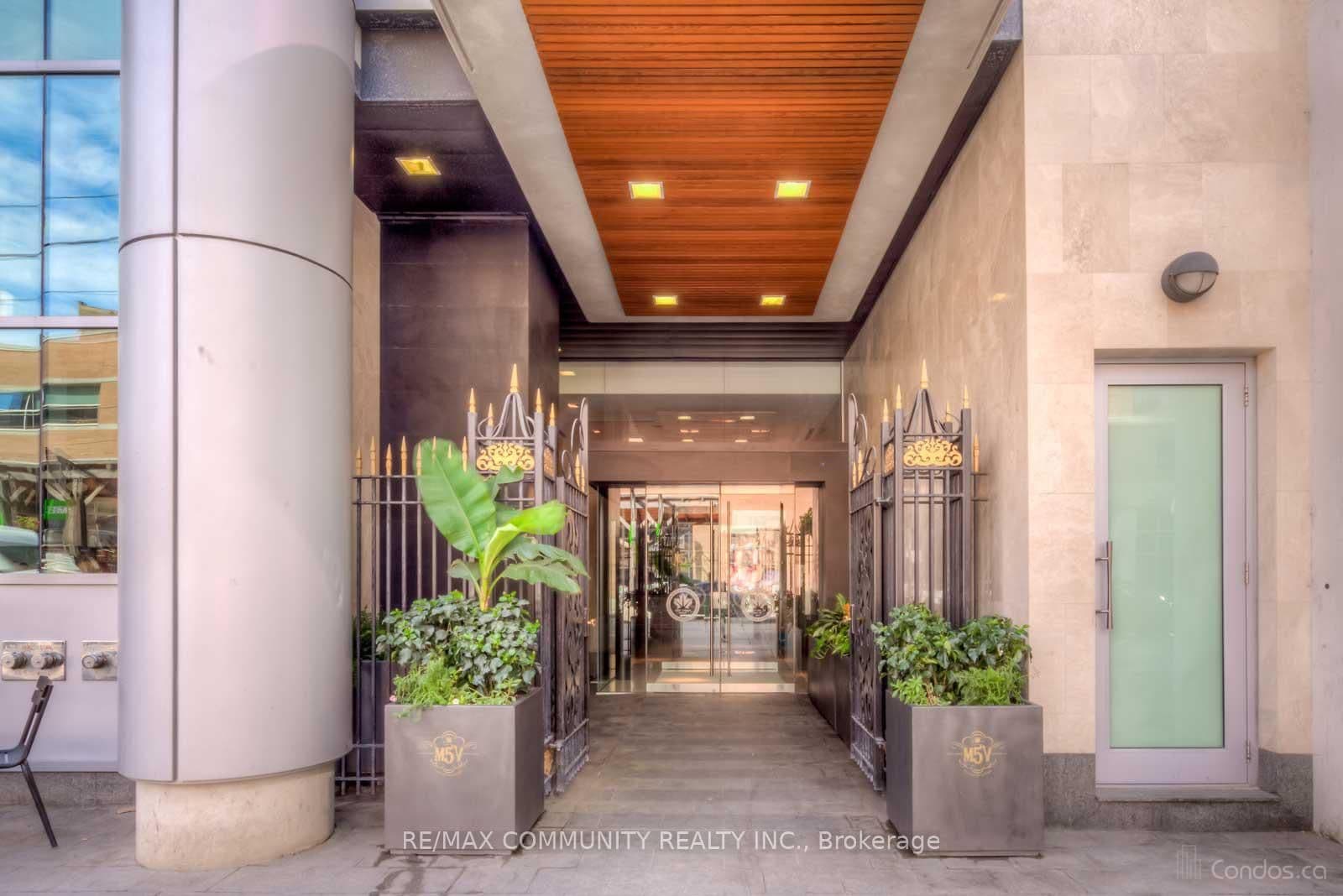 375 King Street W, Unit 1708 thumbnail 4