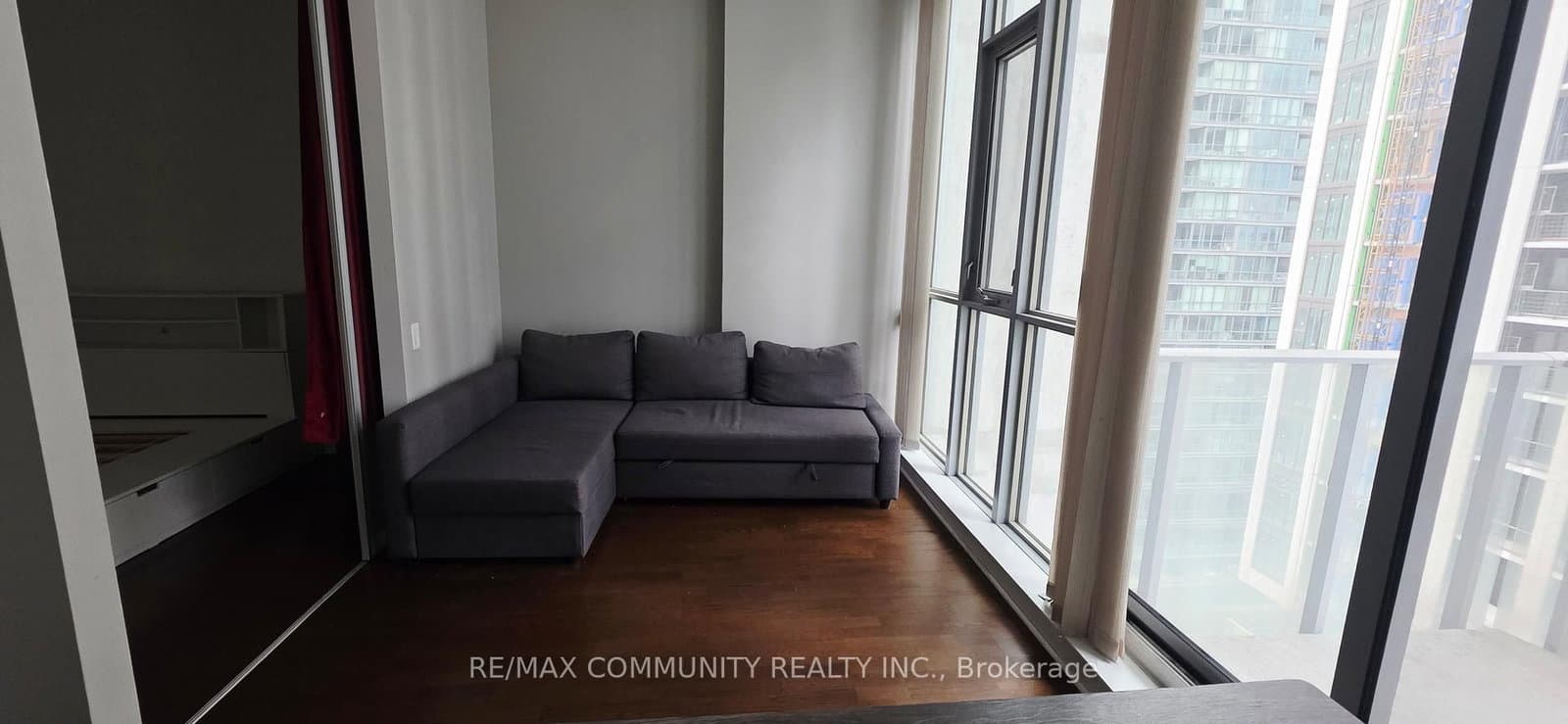 375 King Street W, Unit 1708 thumbnail 9