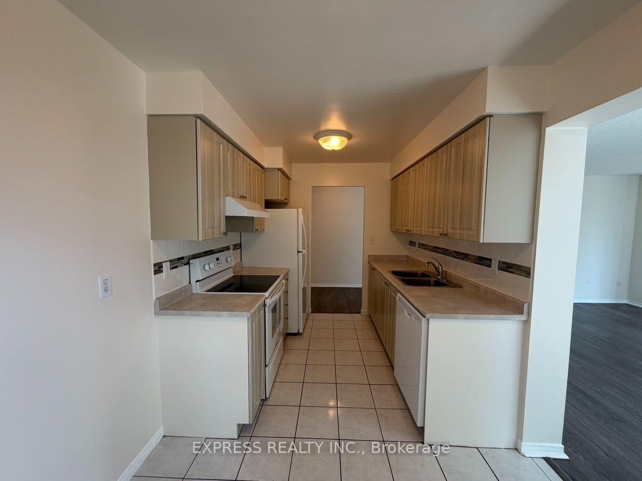 39 Pemberton Avenue, Unit 715 thumbnail 3