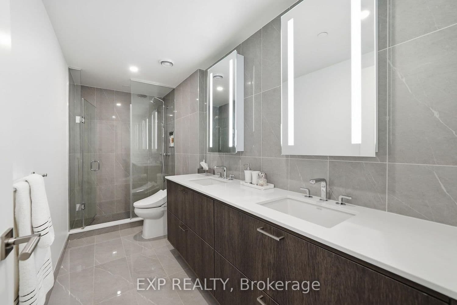 30 Inn On The Park Drive, Unit 2301 thumbnail 13