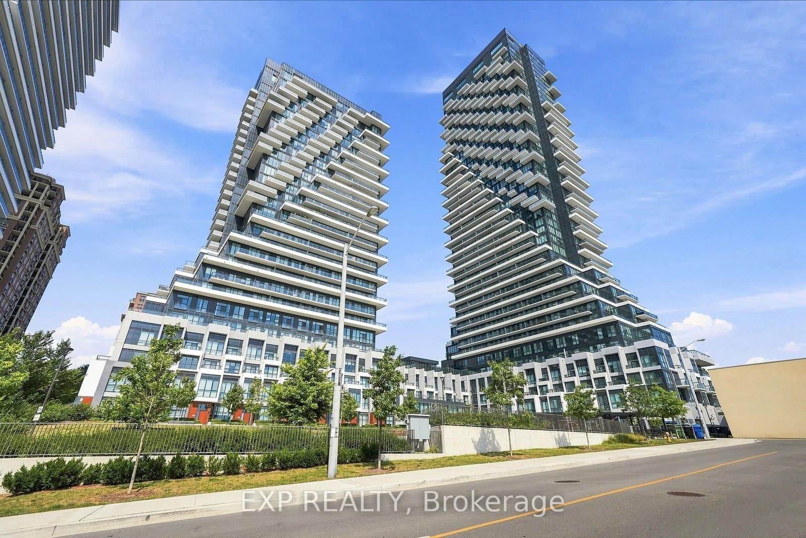 30 Inn On The Park Drive, Unit 2301 thumbnail 2