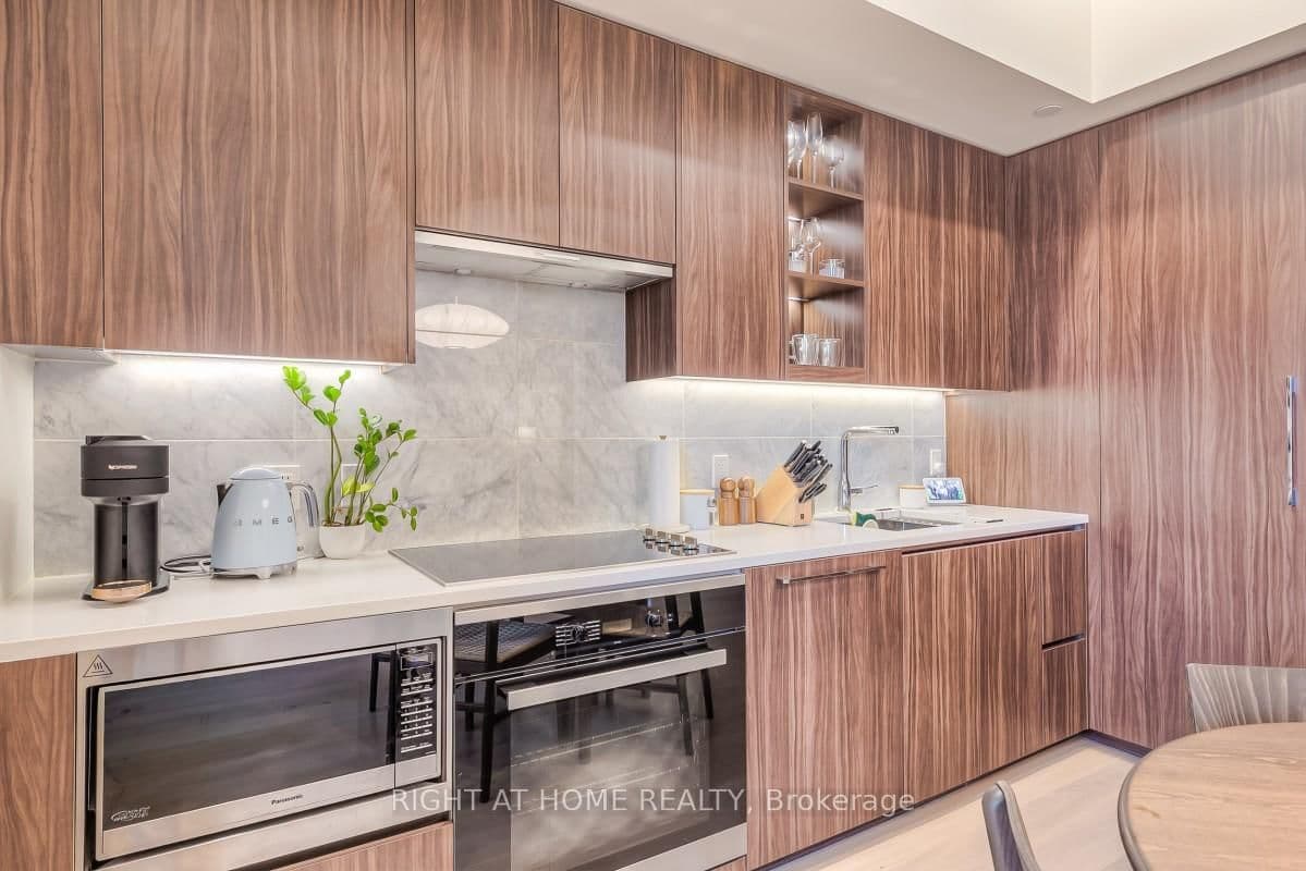 95 McMahon Drive, Unit 511 thumbnail 10