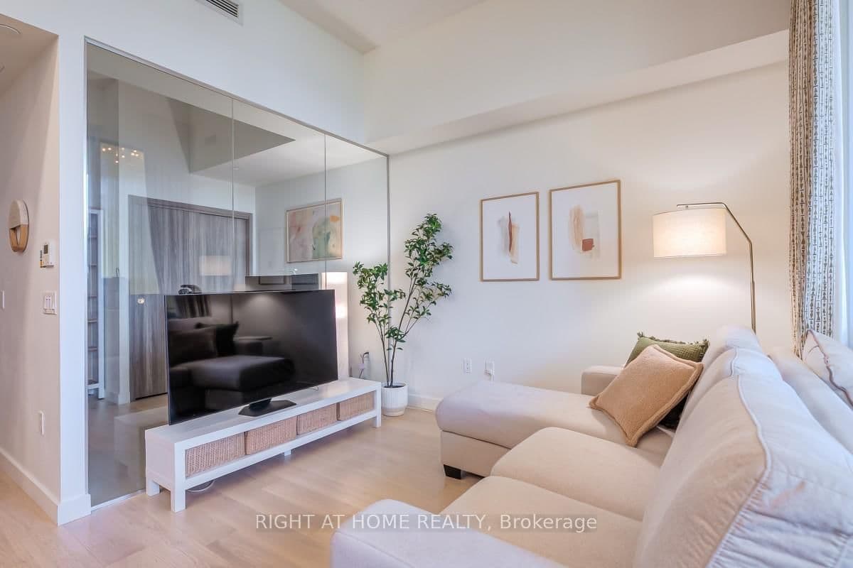 95 McMahon Drive, Unit 511 thumbnail 5