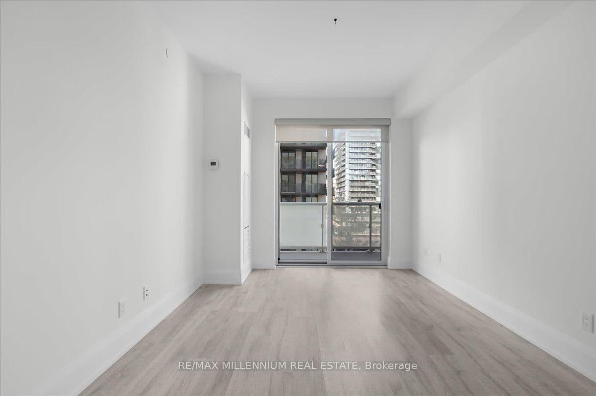 101 Erskine Avenue, Unit 1105 thumbnail 11