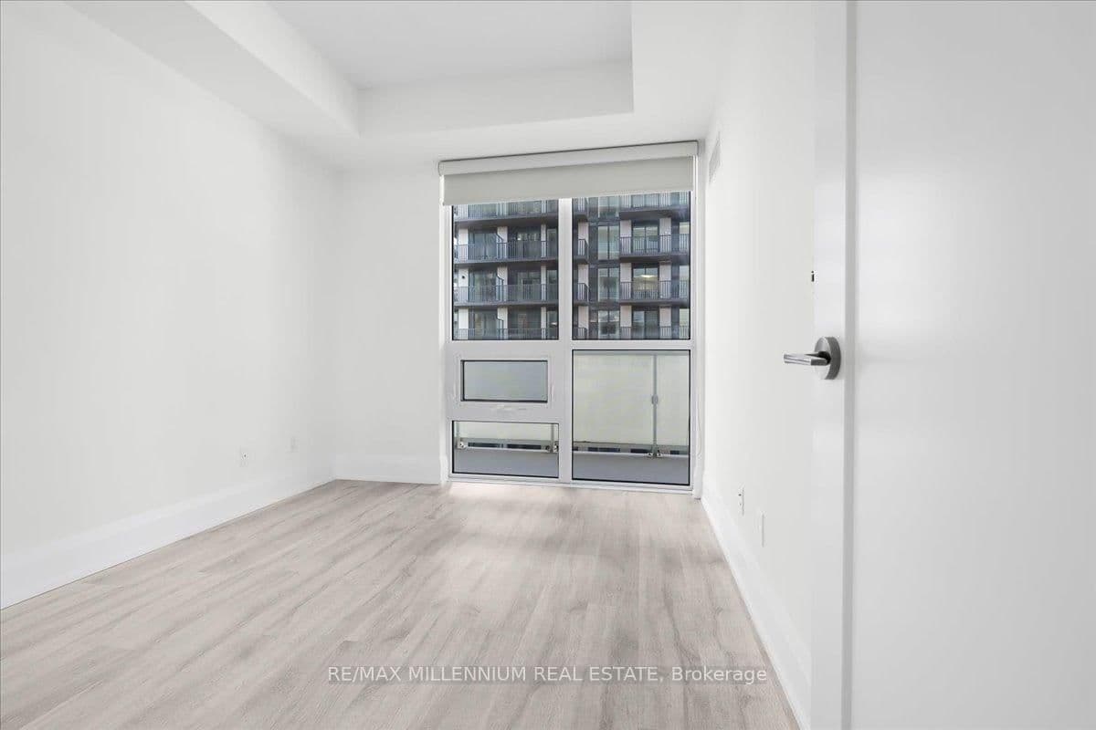 101 Erskine Avenue, Unit 1105 thumbnail 20