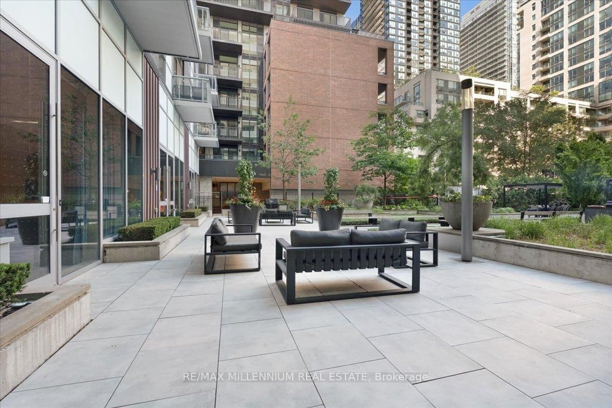 101 Erskine Avenue, Unit 1105 thumbnail 27