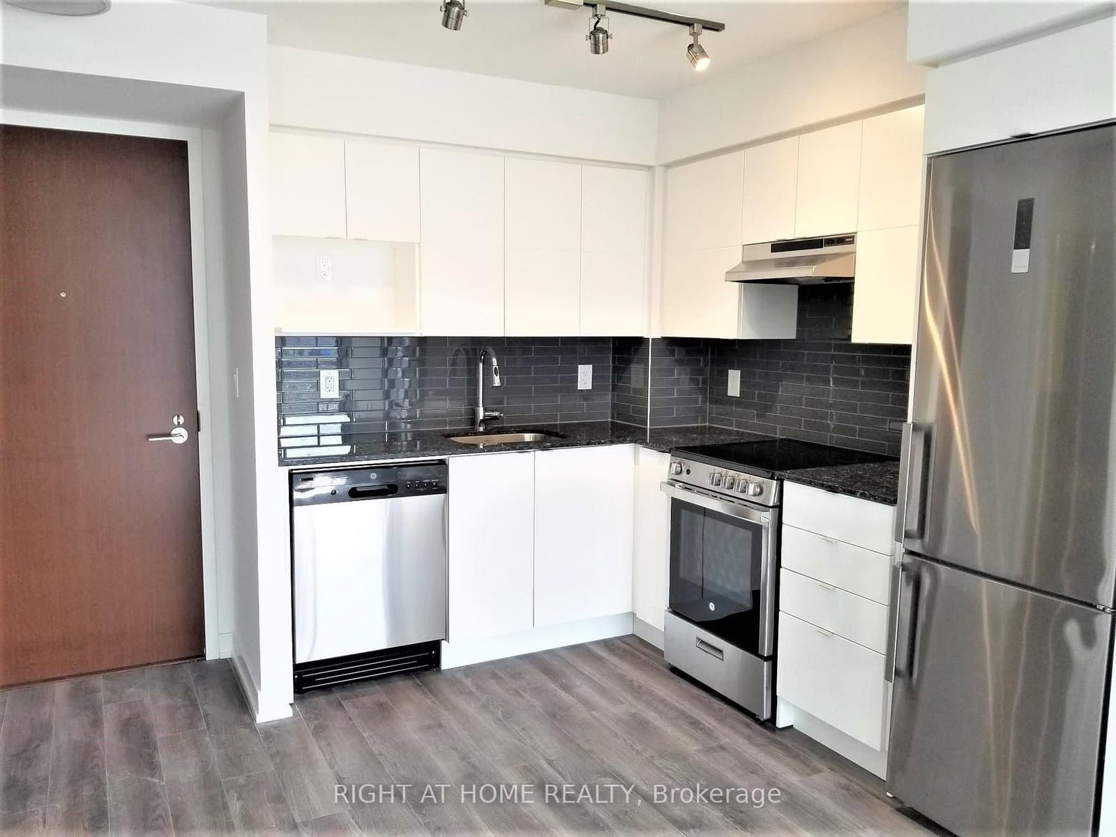 120 Varna Drive, Unit 525 thumbnail 3