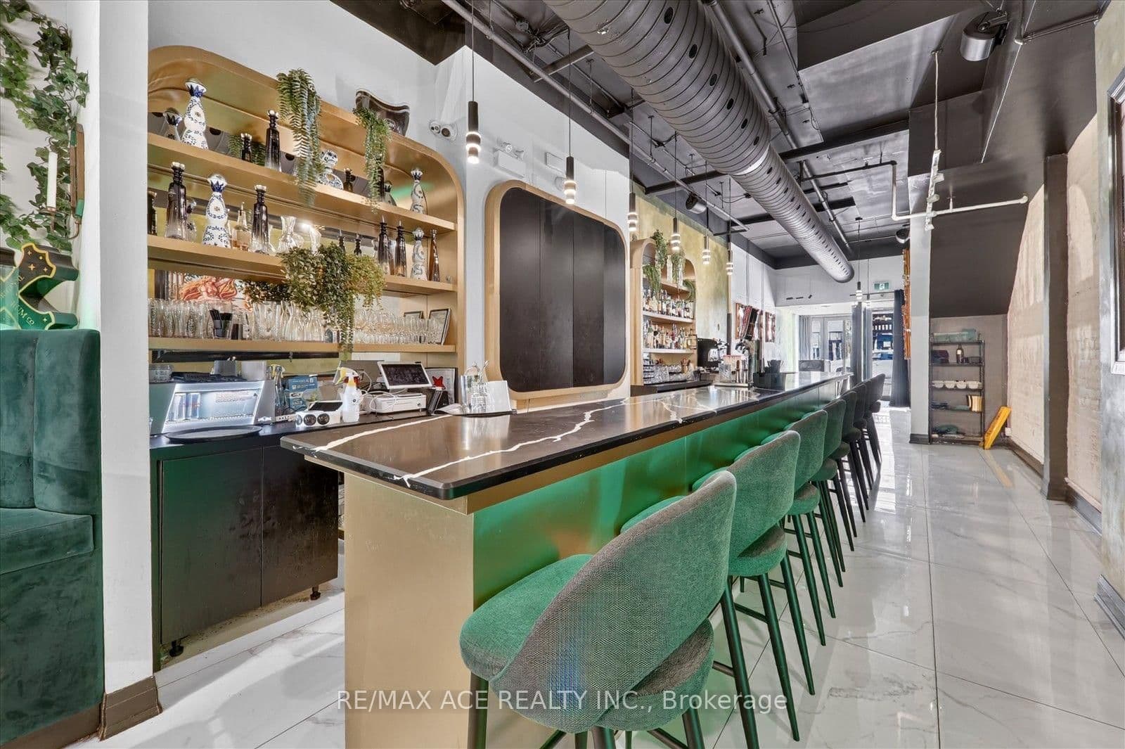 502 Queen Street W thumbnail 11