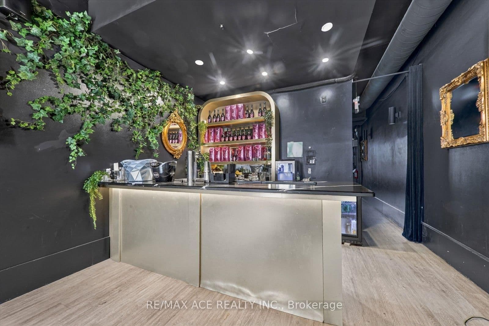 502 Queen Street W thumbnail 43