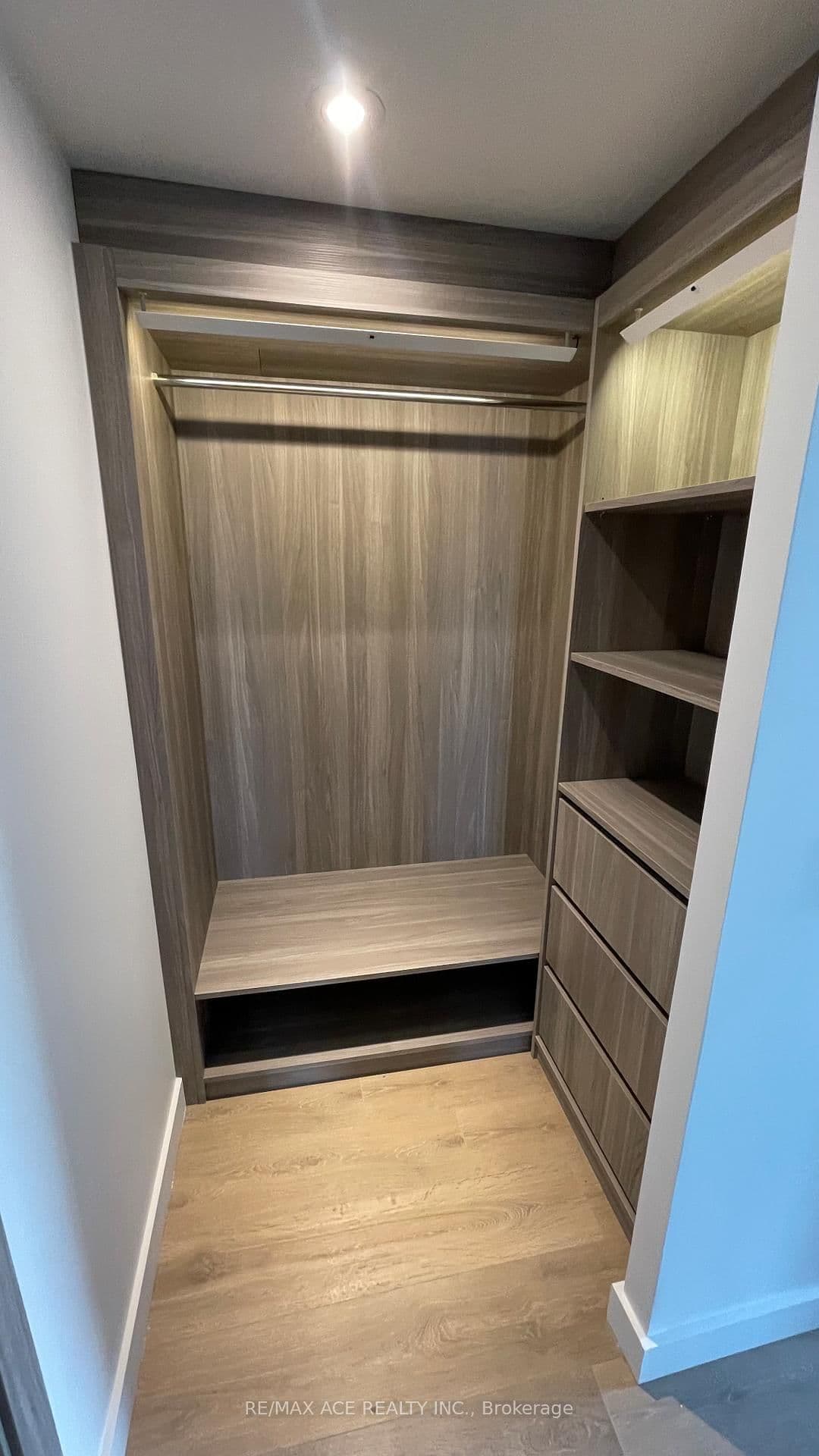 38 Widmer Street, Unit 4011 thumbnail 10