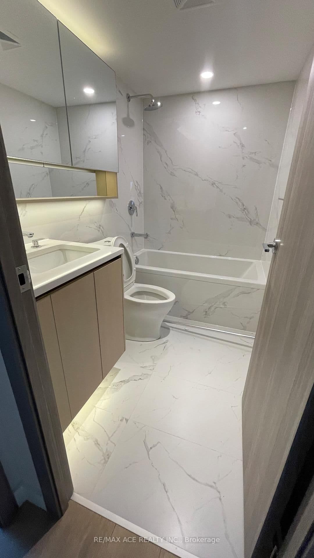 38 Widmer Street, Unit 4011 thumbnail 12