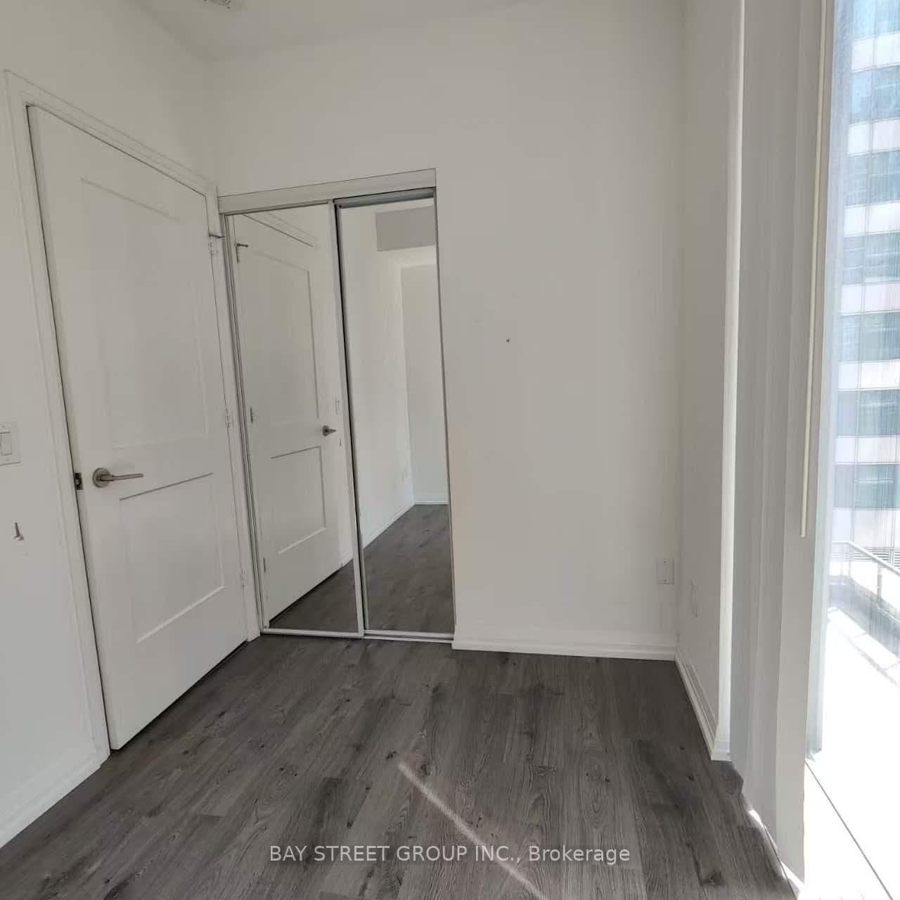 8 Widmer Street, Unit 1612 thumbnail 12