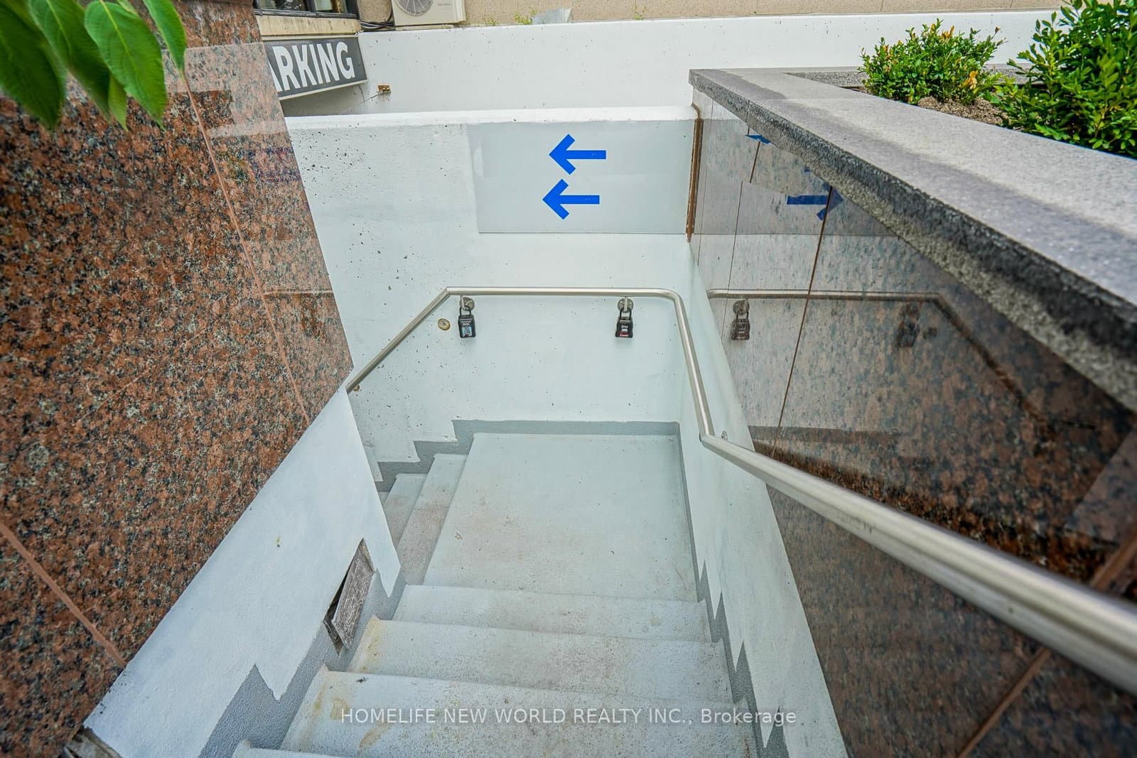 920 Yonge Street, Unit 700 thumbnail 4