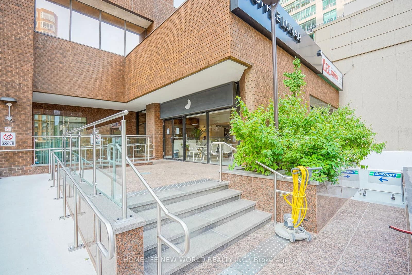 920 Yonge Street, Unit 700 thumbnail 5