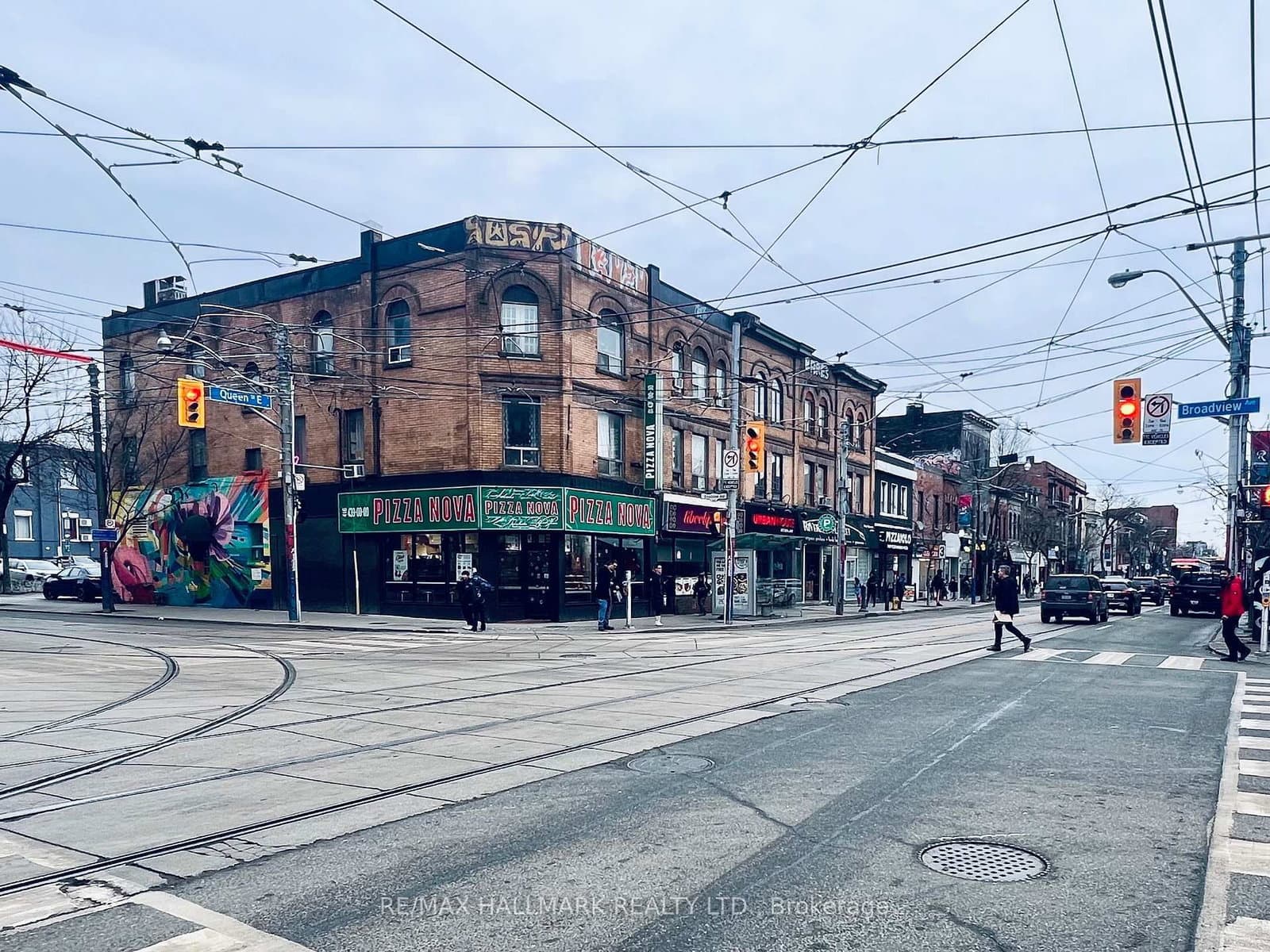 701 Queen Street E thumbnail 3