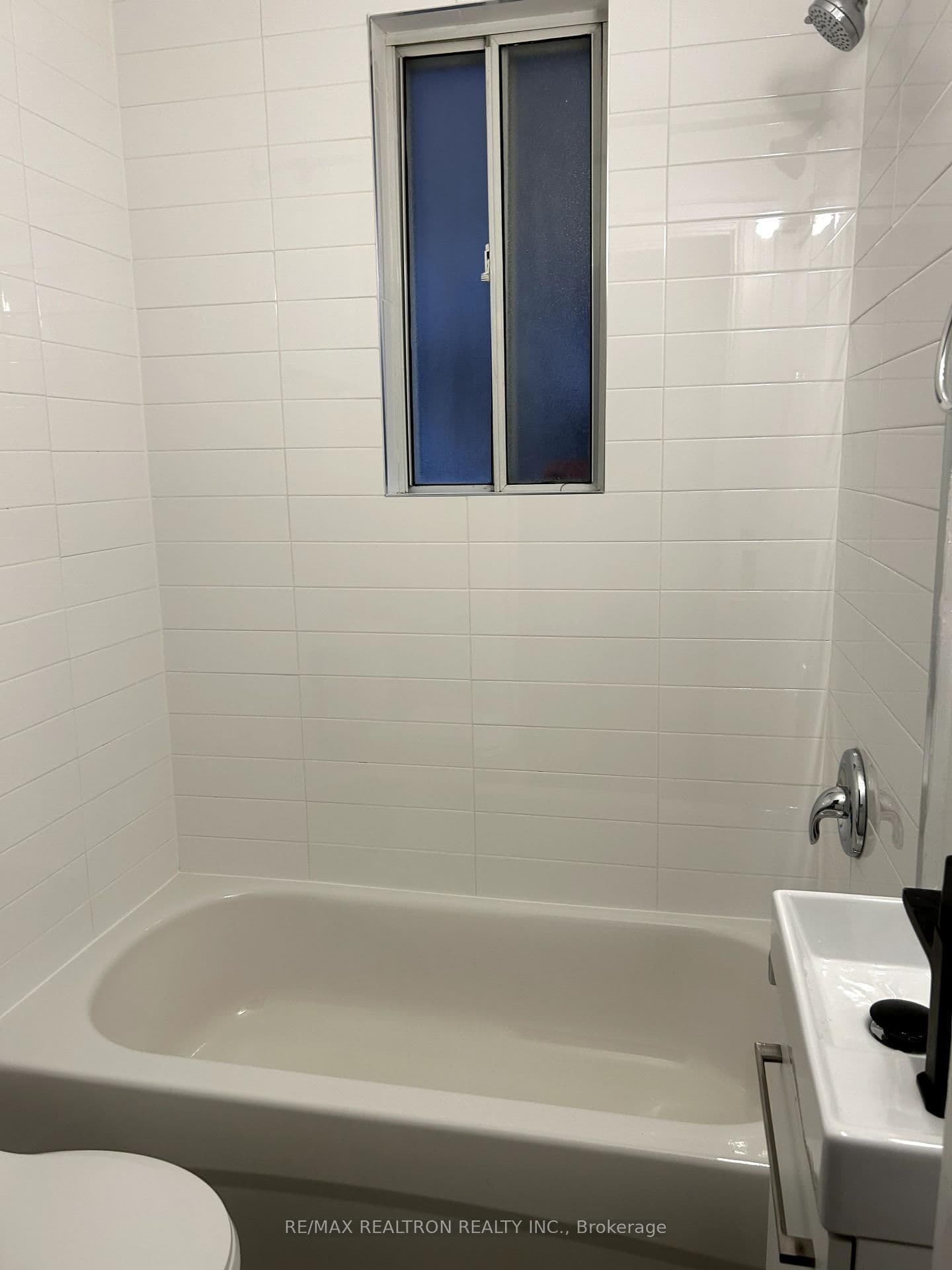 1293 Gerrard Street E, Unit 1 thumbnail 4