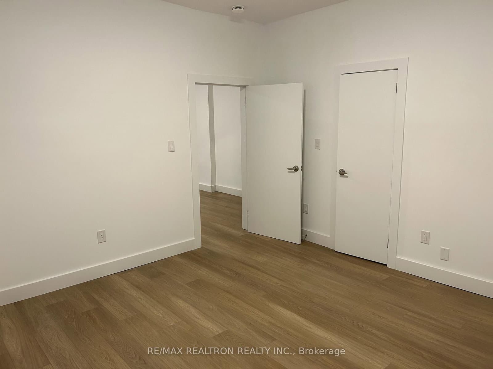 1293 Gerrard Street E, Unit 1 thumbnail 6