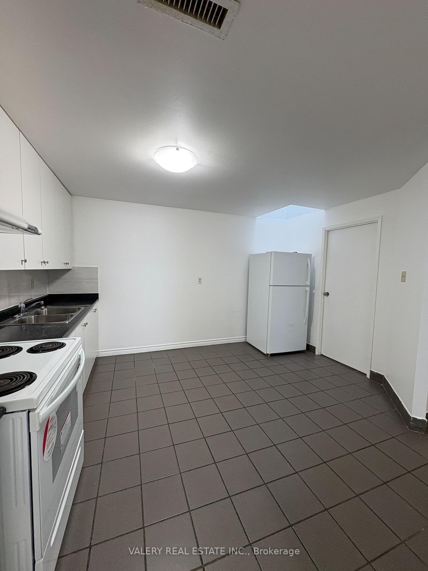 603 Gerrard Street E, Unit 2 thumbnail 5