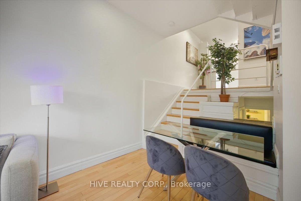957 Broadview Avenue, Unit D thumbnail 14