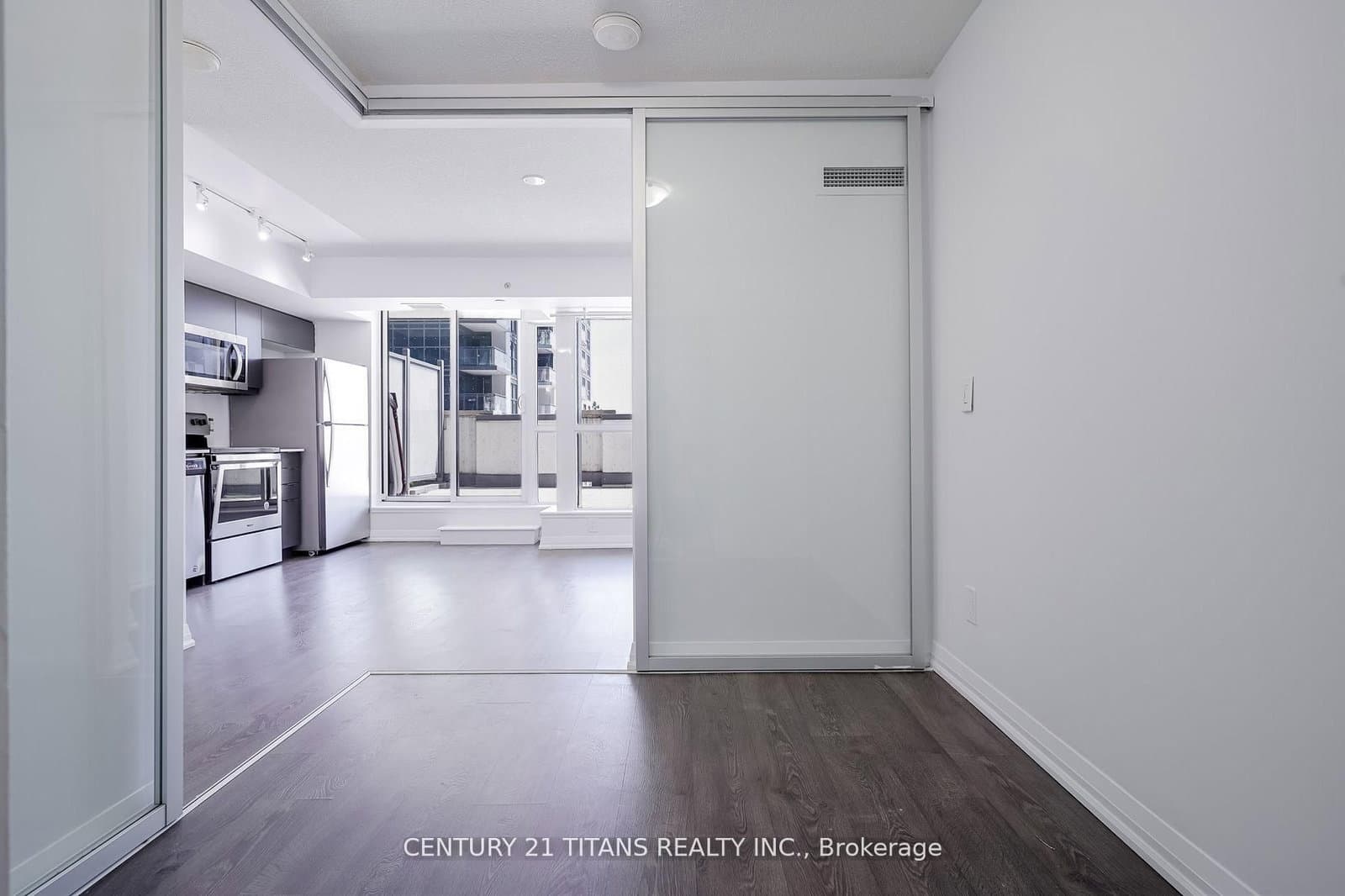 30 Meadowglen Place, Unit 203 thumbnail 11