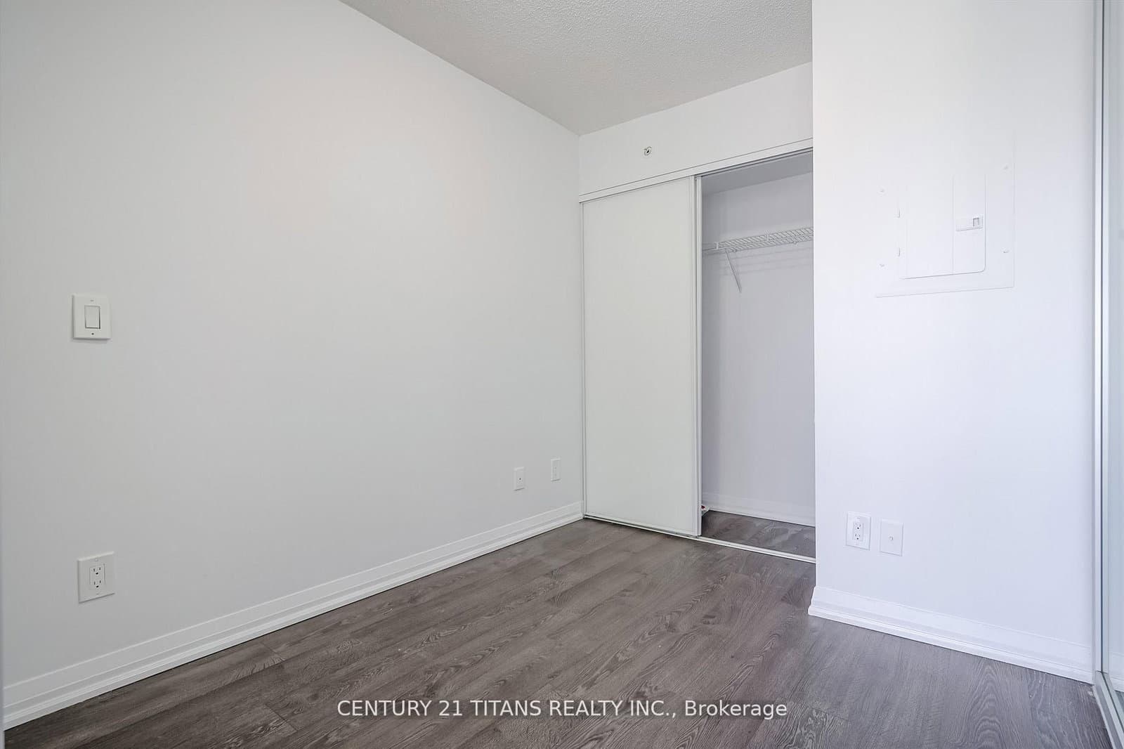 30 Meadowglen Place, Unit 203 thumbnail 13